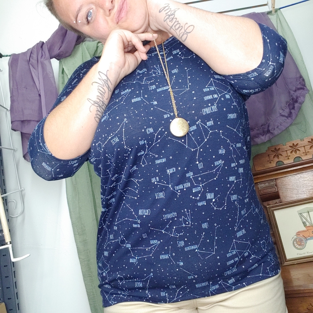 Lularoe | Constellations Irma Short Sleeve Tunic Top XS